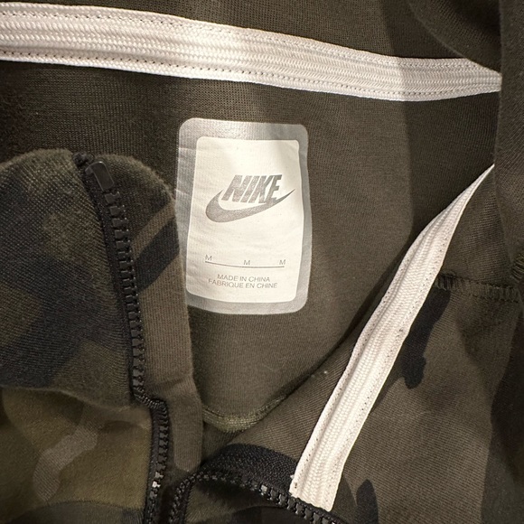 Nike men’s camouflage jacket - Picture 2 of 2